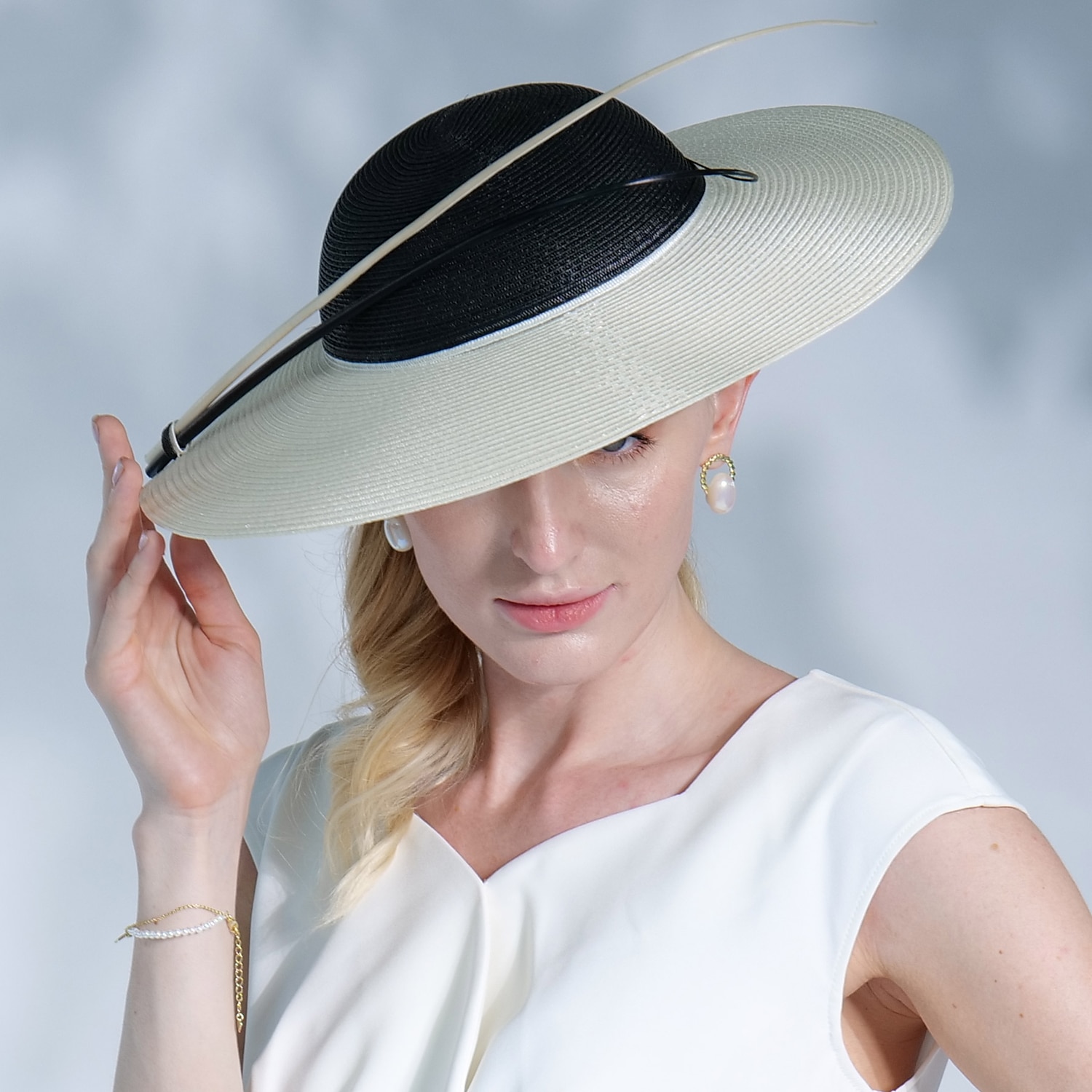 hattar fiber bowler / cloche hatt solhatt bröllop avslappnad elegant bröllop med fjäder huvudbonader huvudbonader 2025 - $37.99 –P4