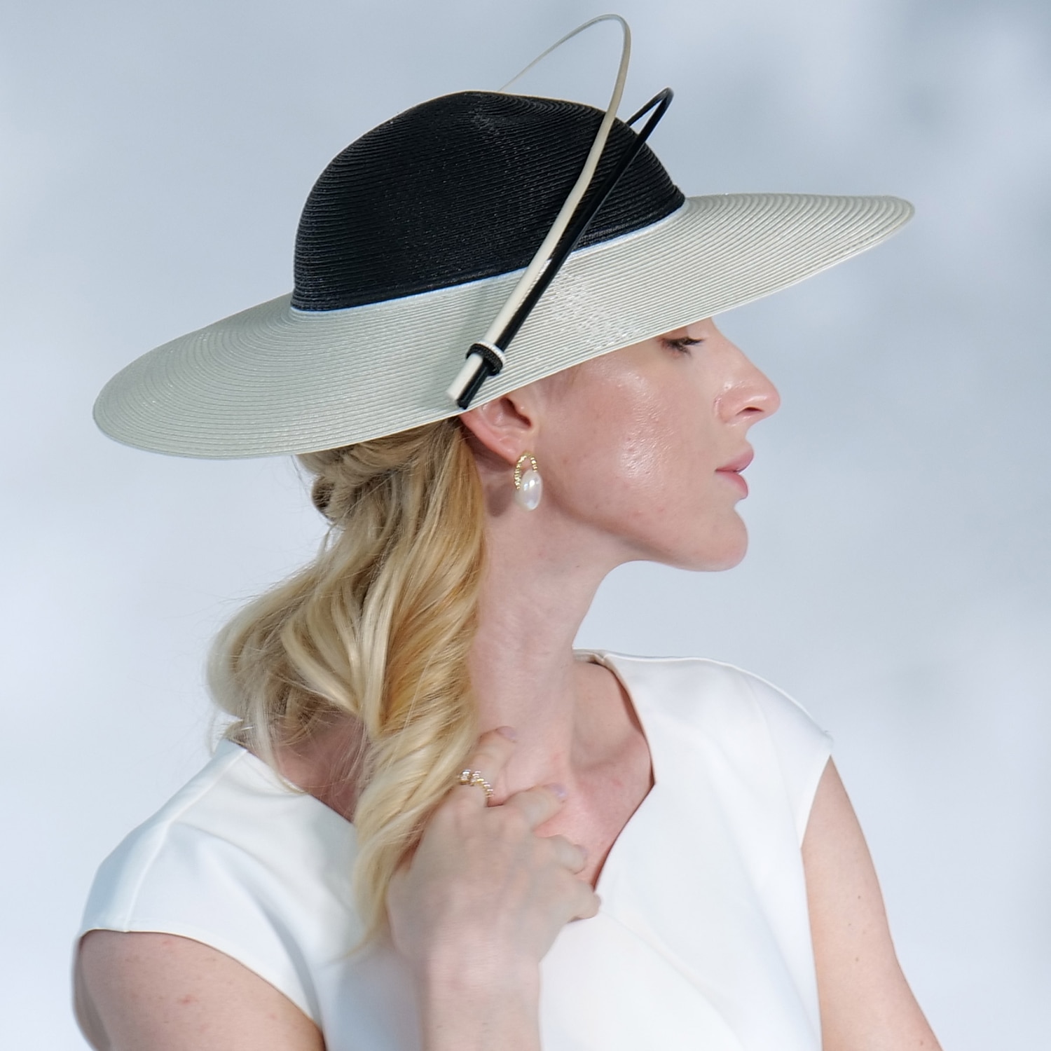 hattar fiber bowler / cloche hatt solhatt bröllop avslappnad elegant bröllop med fjäder huvudbonader huvudbonader 2025 - $37.99 –P5
