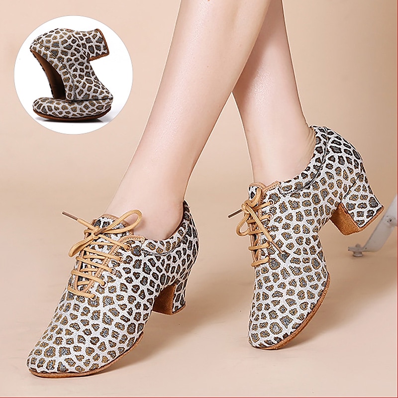 Femme Chaussures Latines Entraîner des chaussures de danse Utilisation Entraînement Talon Talon Cubain Bout rond Lacet Adulte Noir Marron de 2025 ? $46.99 –P1