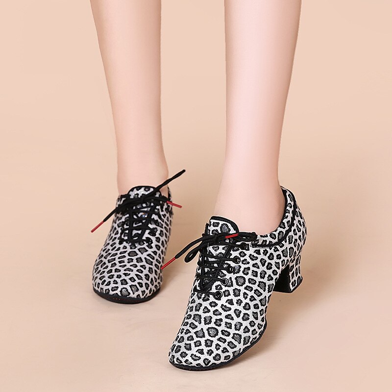 Femme Chaussures Latines Entraîner des chaussures de danse Utilisation Entraînement Talon Talon Cubain Bout rond Lacet Adulte Noir Marron de 2025 ? $46.99 –P8