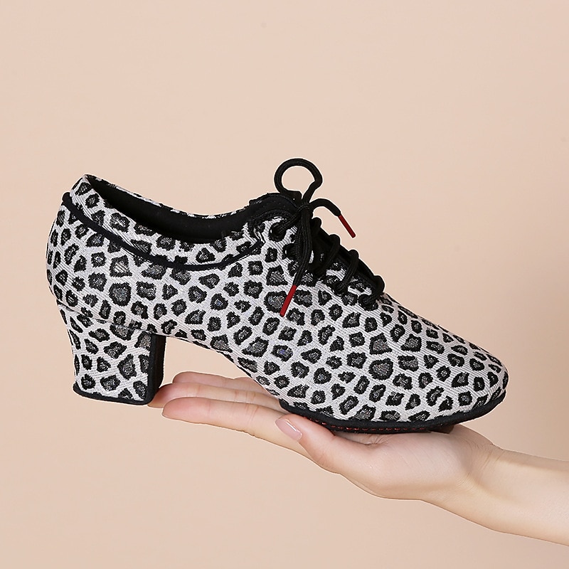 Femme Chaussures Latines Entraîner des chaussures de danse Utilisation Entraînement Talon Talon Cubain Bout rond Lacet Adulte Noir Marron de 2025 ? $46.99 –P11