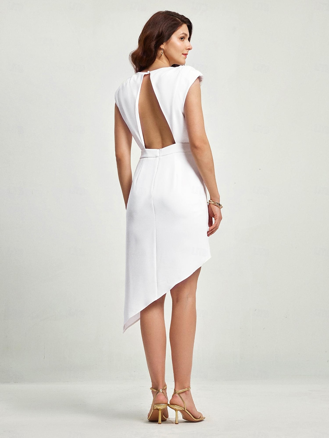 robe de cocktail pour invité de mariage pour femme, longueur genou, blanche, semi-formelle, dos ouvert, ourlet asymétrique, robe d'été pour impressionner 2024 de 2025 ? $6.99 –P6