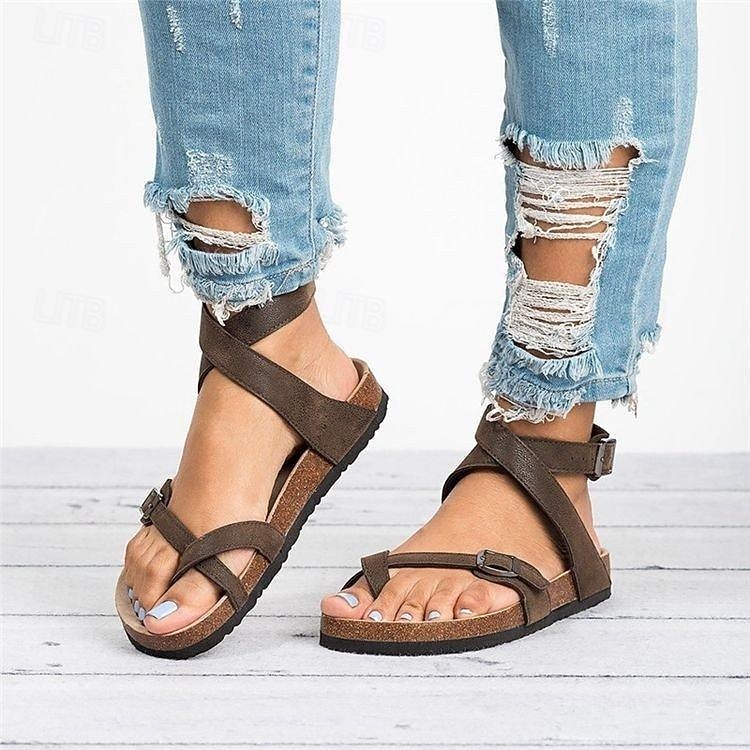 Sandalias planas de tiras marrones para mujer: cómoda suela de corcho con hebilla ajustable, calzado informal de playa para verano 2026 - $24.99 –P2