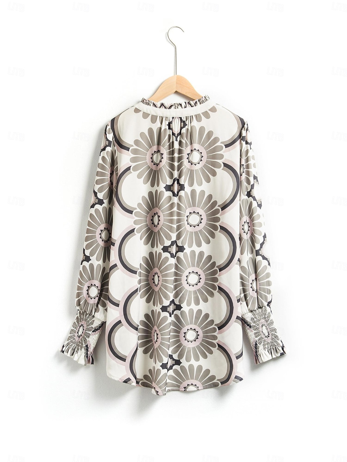 camicia con scollo a V e stampa floreale in raso del 2025 a $41.99 –P17