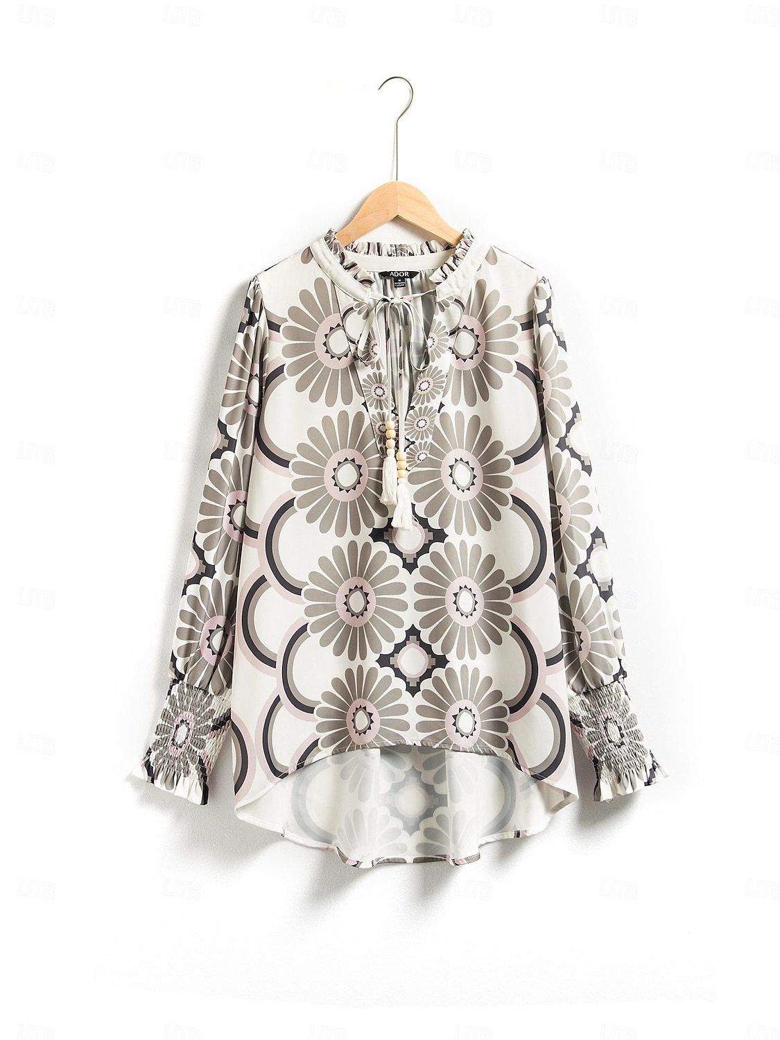camicia con scollo a V e stampa floreale in raso del 2025 a $41.99 –P16