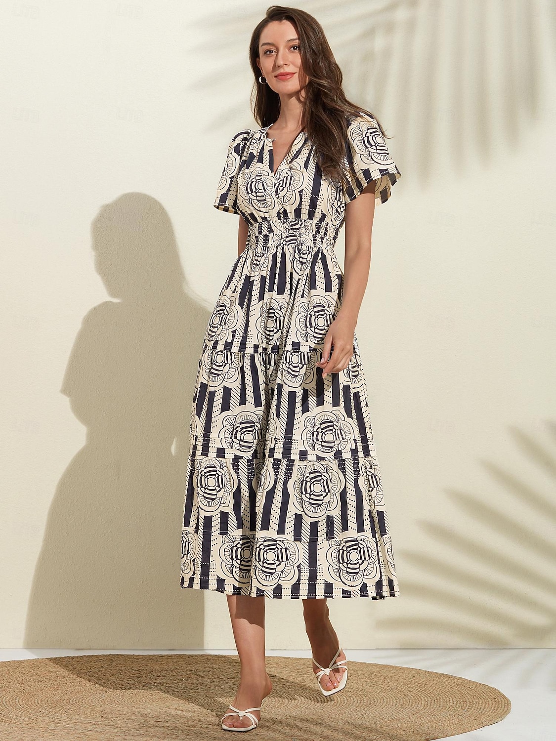 robe fleurie à manches bouffantes et col en V à rayures en coton de 2025 ? $145.99 –P7