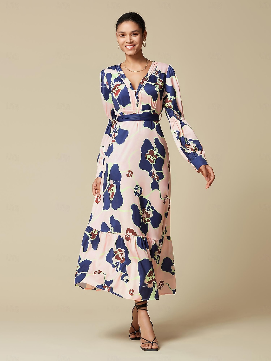 Maxi abito floreale per invitati a un matrimonio in raso con scollo a V e chiusura con zip del 2025 a $103.99 –P6
