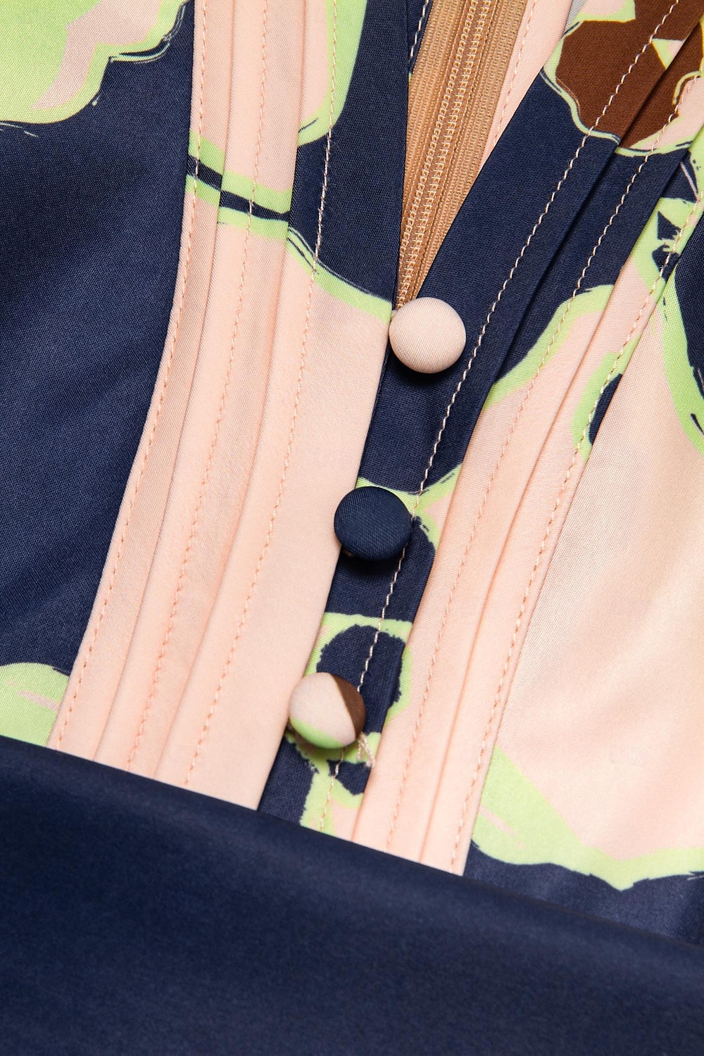 Maxi abito floreale per invitati a un matrimonio in raso con scollo a V e chiusura con zip del 2025 a $103.99 –P12