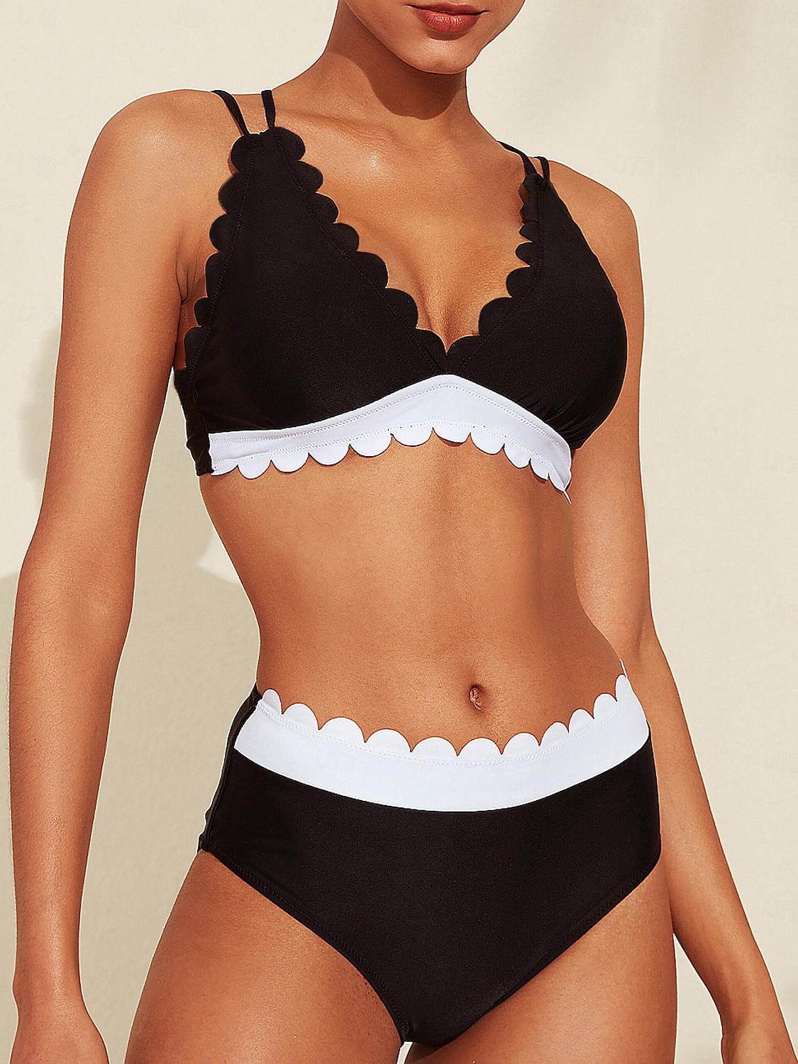 Lange triangel bikiniset met bloemblaadjesrand, zwart en wit 2025 - $26.99 –P5