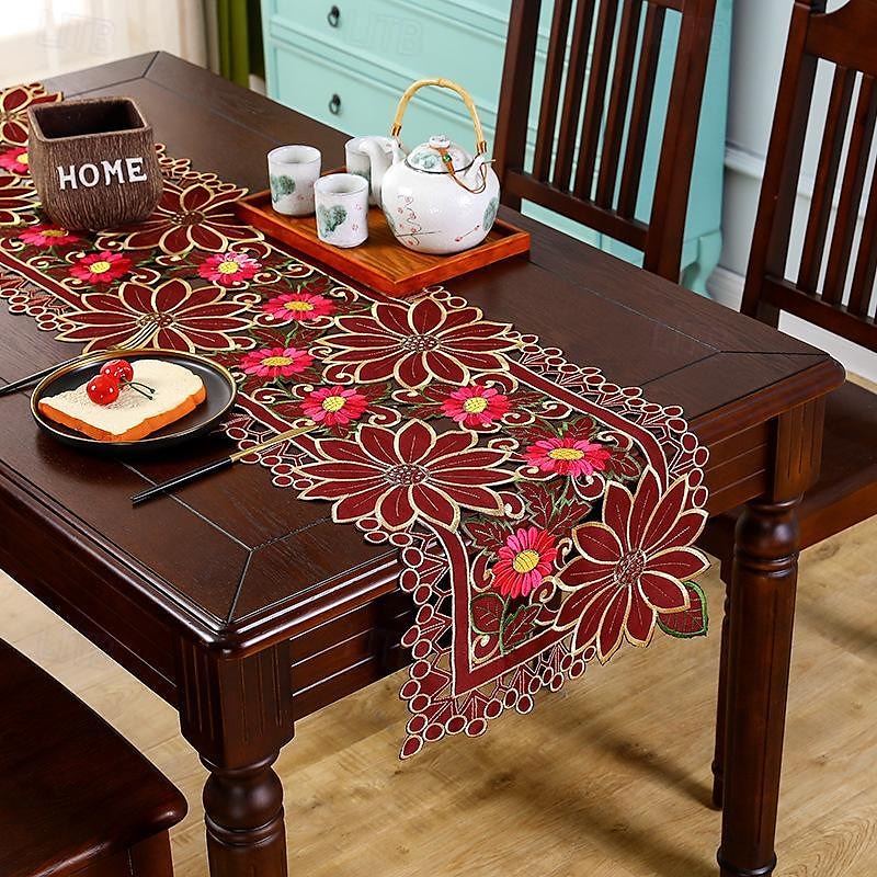 chemin de table brodé de fleurs rouges de 2025 ? $12.49 –P5