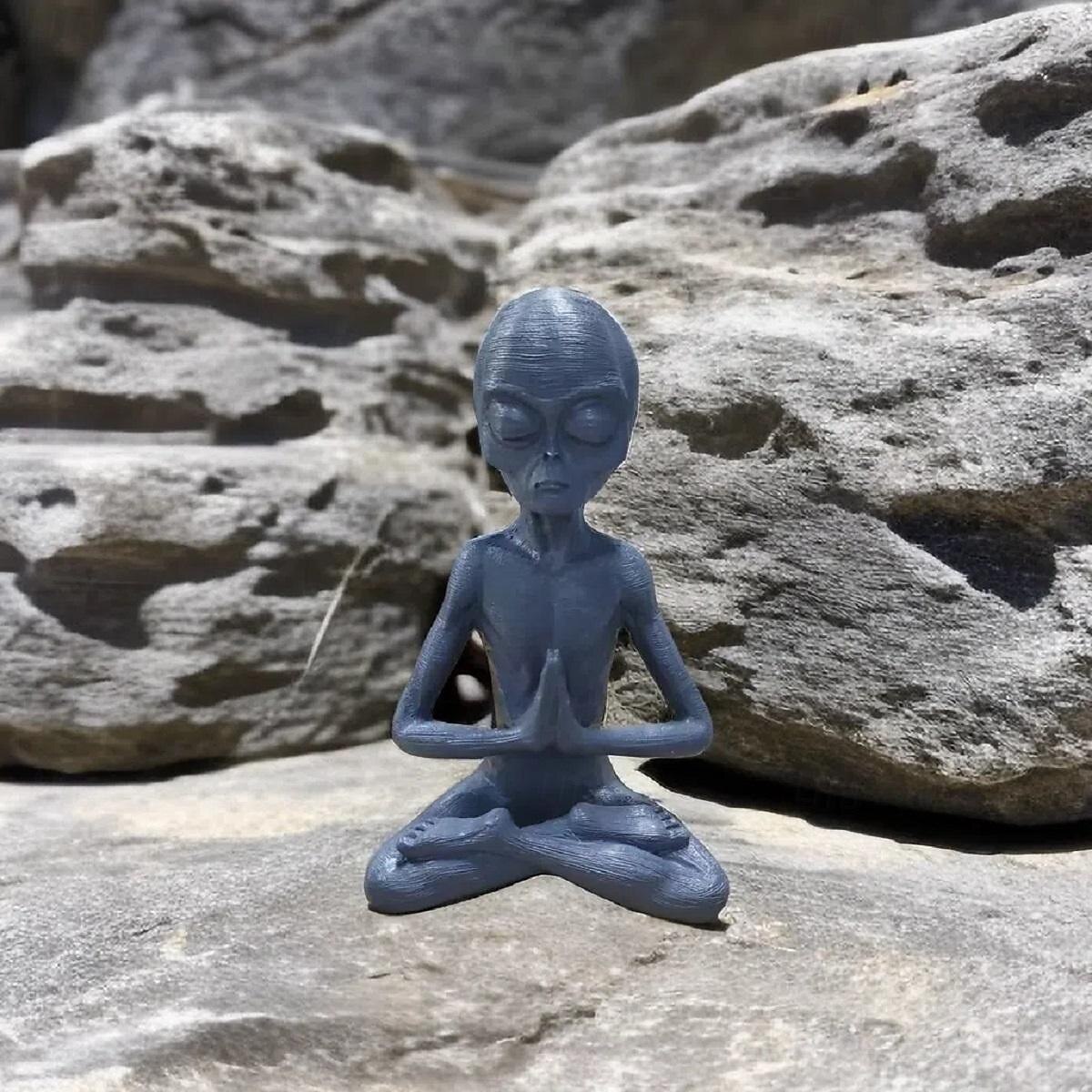 Garden Statue Meditating Alien Sculptures, Meditating Alien Resin Ornament, UFO Indoor Outdoor Garden Decor, Meditating Alien Figurines 2025 - $13.99 –P4