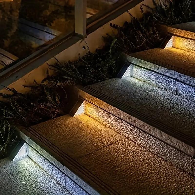 Lampe de marche solaire étanche IP67 pour l'extérieur, éclairage d'escalier extérieur, conception de lentilles LED, lumière d'escalier antivol super brillante, éclairage de décoration pour jardin, de 2025 ? $31.99 –P6