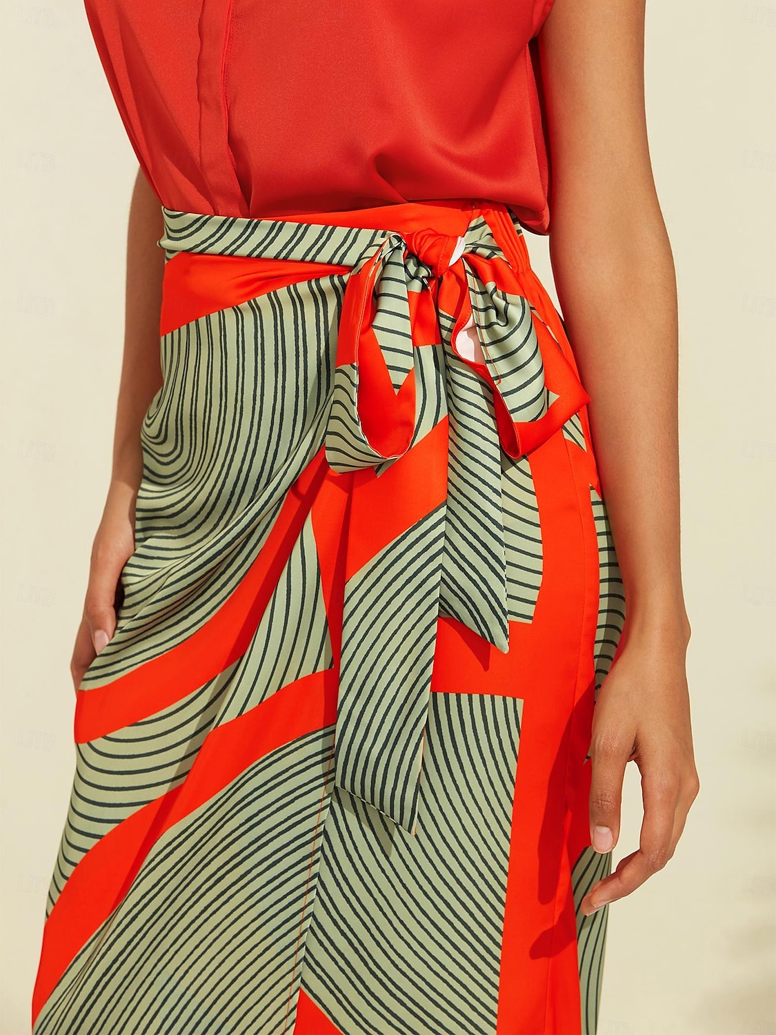 gonna midi in vita elasticizzata color block in raso del 2025 a $13.59 –P3