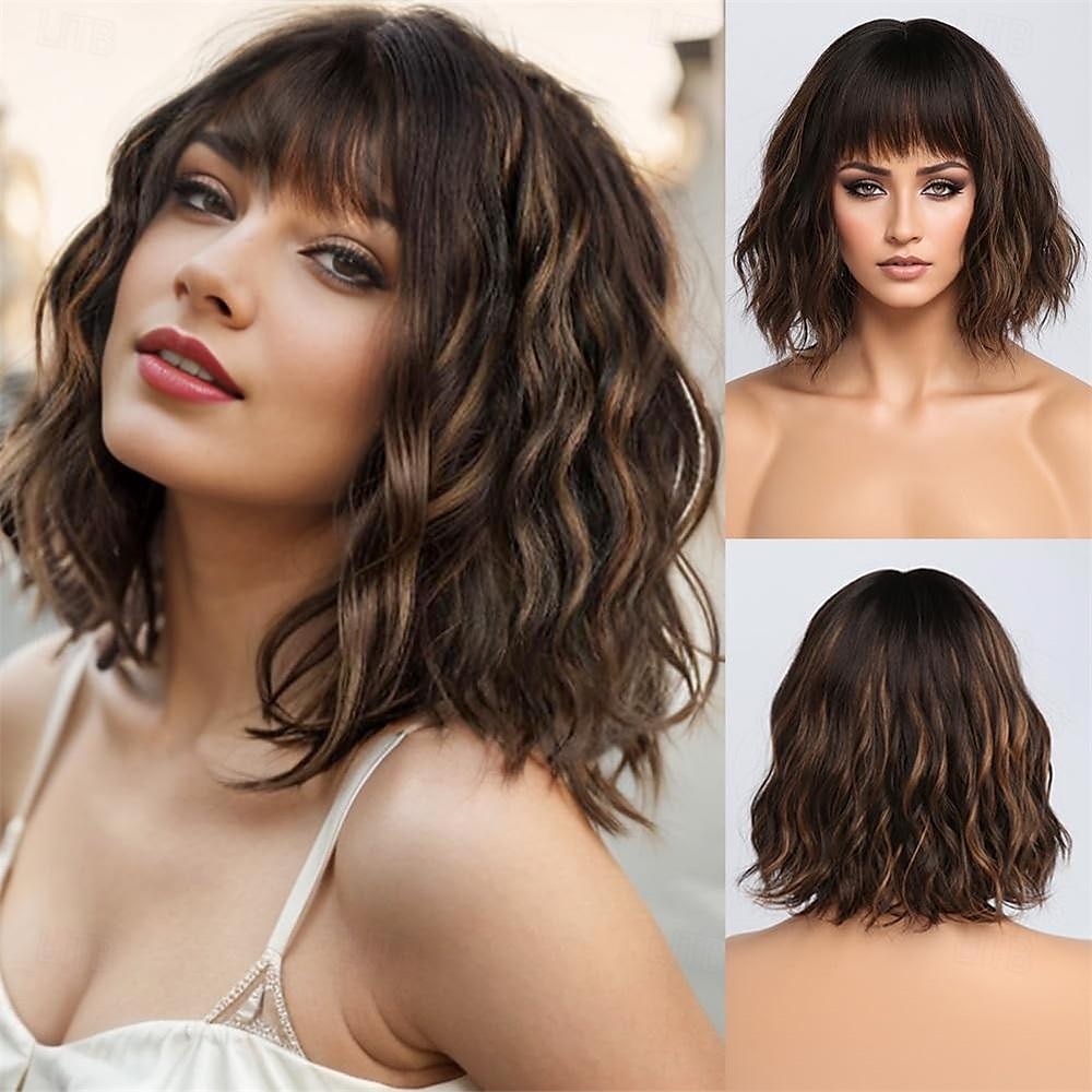 Perruques blondes ombrées pour femmes blanches, perruque courte ondulée avec frange, perruque bob blonde cendrée avec racines foncées, cheveux synthétiques naturels de longueur moyenne pour fête de 2025 ? $18.99 –P6