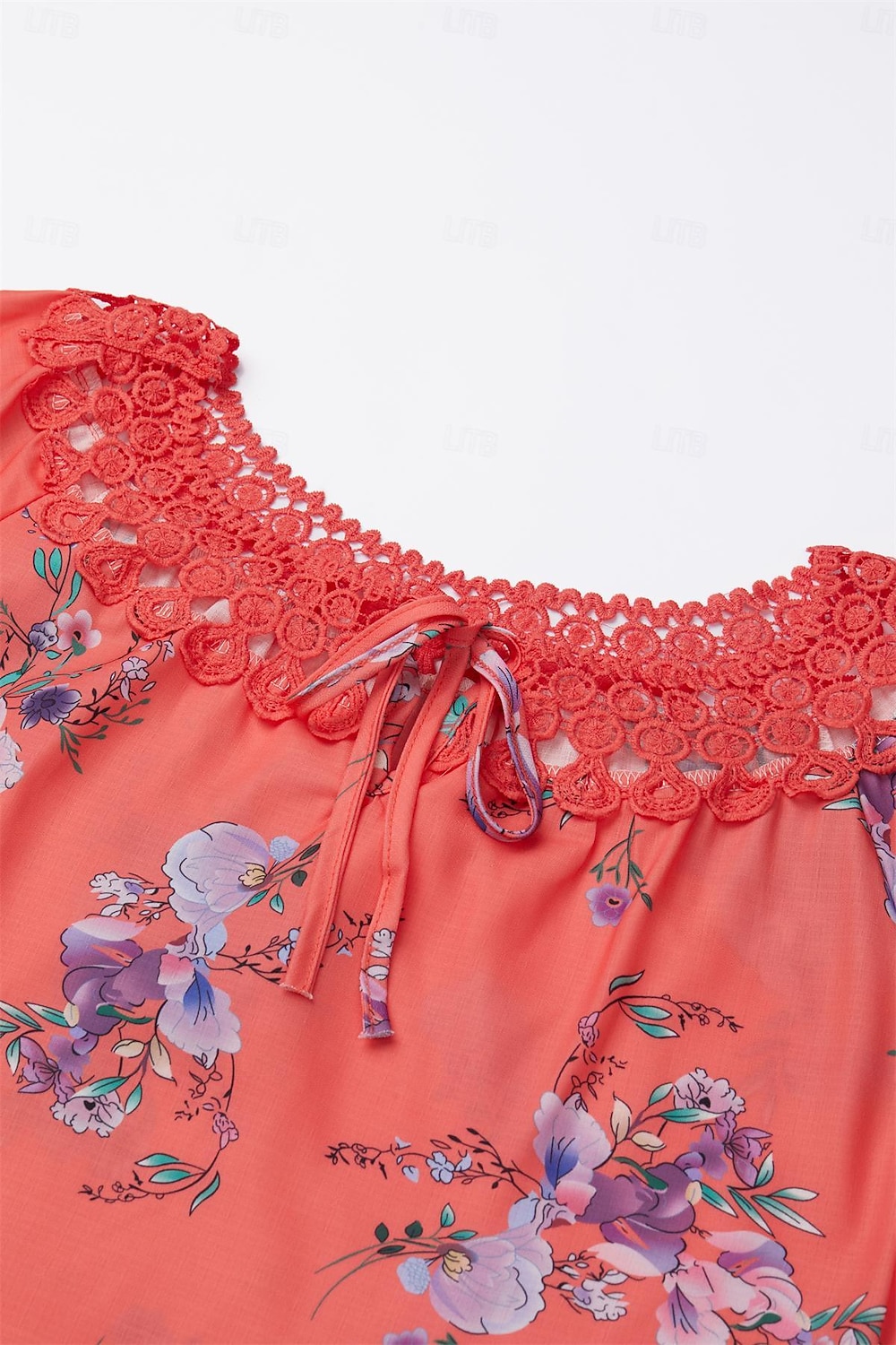 Blouses en dentelle blanche élégante pour femmes blouses ajourées basiques florales imprimées courtes tops réguliers col en V décontractés romantiques petits tops pour l'été vêtements de vacances de 2025 ? $16.99 –P9