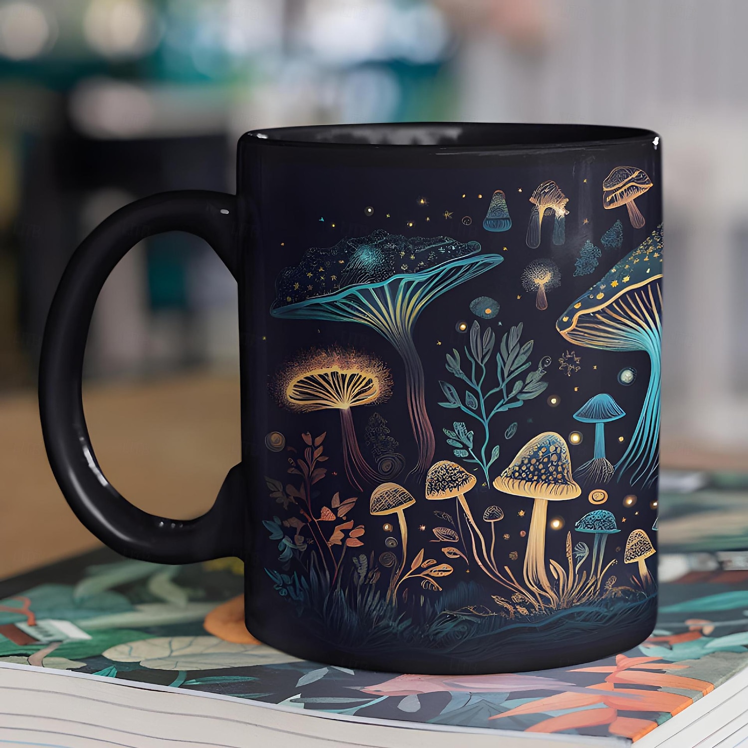 tazza di funghi magici, tazza di funghi, tazza di caffè con funghi neri, tazze di caffè novità, graziosi regali di funghi bioluminescenti, regali per gli amanti dei funghi del 2025 a $19.99 –P1
