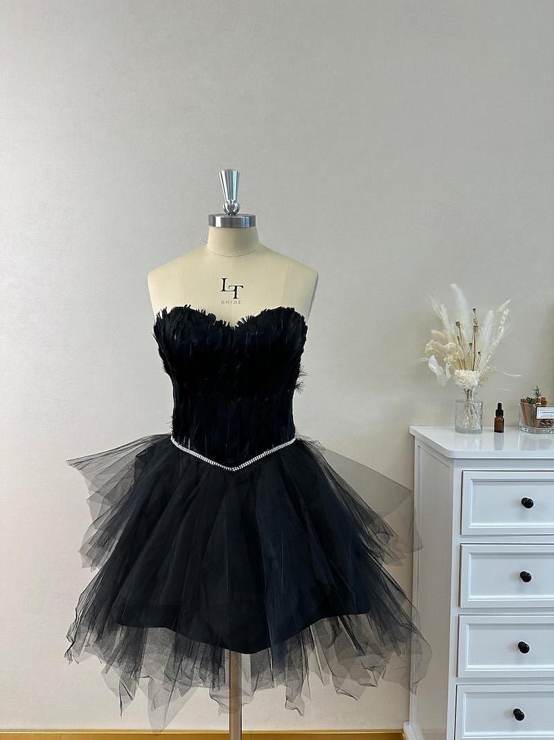 Abiti Corto / Mini Tutu Set di accessori Abito di piume Gioielli per la testa Senza maniche Cigno nero Piuma Romantico Moda Tubino / Colonna All'americana Normale Per donna Natale Halloween Carnevale del 2025 a $95.99 –P7