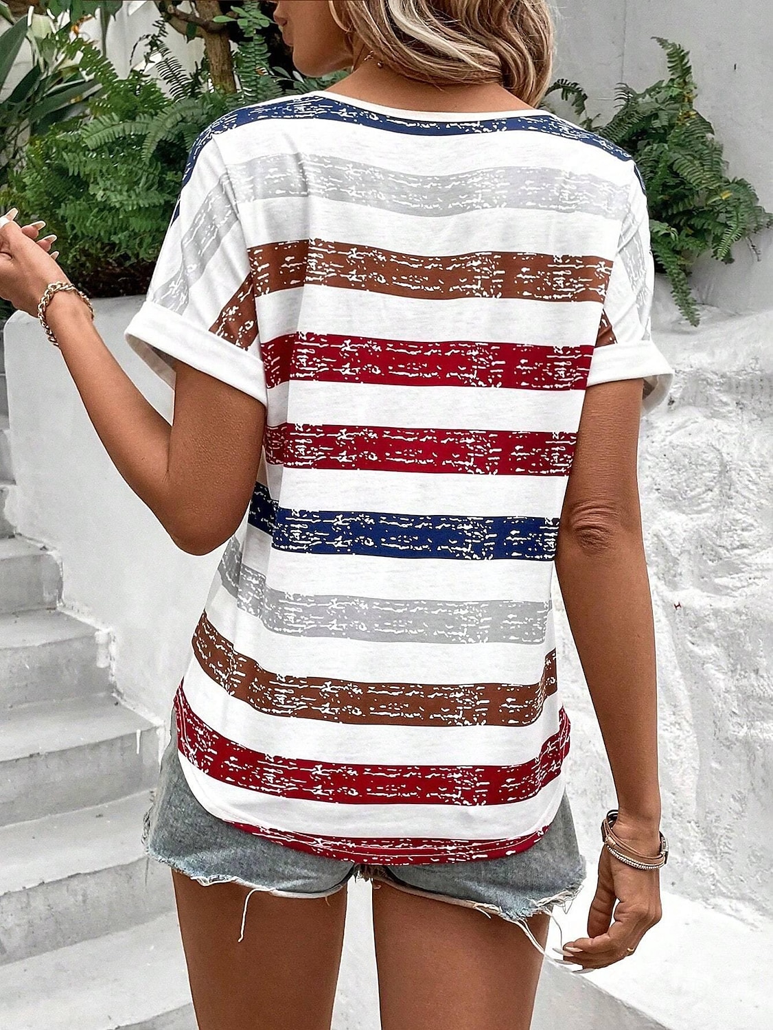 Tricou pentru femei T-Shirt patriotic guler în V dungi roșu alb albastru uzat cu mânecă scurtă casual de vară confortabil potrivire relaxată îmbrăcăminte de zi dimensiuni disponibile 2025 - $19.99 –P2