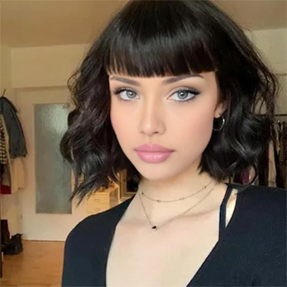 Perruques blondes ombrées pour femmes blanches, perruque courte ondulée avec frange, perruque bob blonde cendrée avec racines foncées, cheveux synthétiques naturels de longueur moyenne pour fête de 2025 ? $18.99 –P3