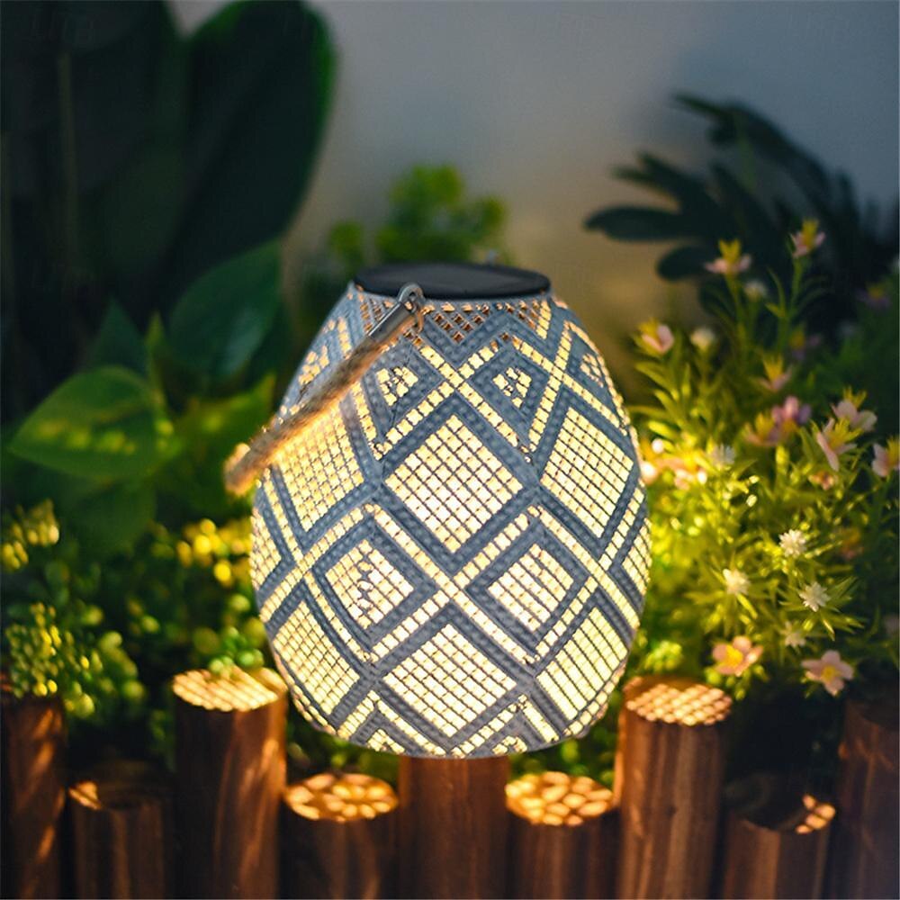 lampe d'extérieur solaire lanterne creuse imperméable corde de chanvre lampe d'art en fer imitation tissu motif lampe de cour pour décor de scène, décor de festivals de 2025 ? $30.99 –P5