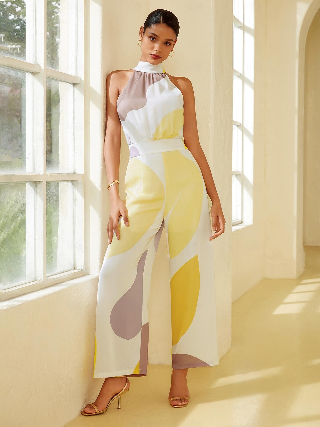 Satin-Jumpsuit mit Blumenmuster und Twist-Effekt 2025 - $48.99 –P3