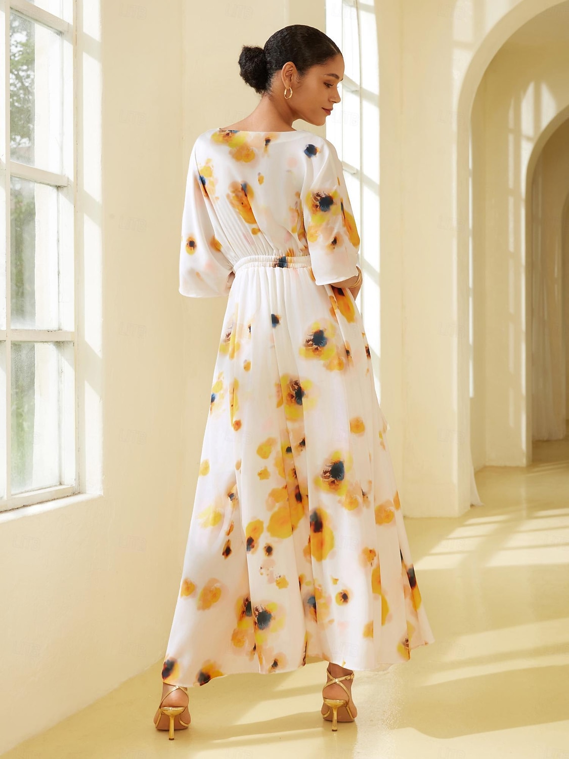 robe longue ample en satin à imprimé fleuri de 2025 ? $135.99 –P2