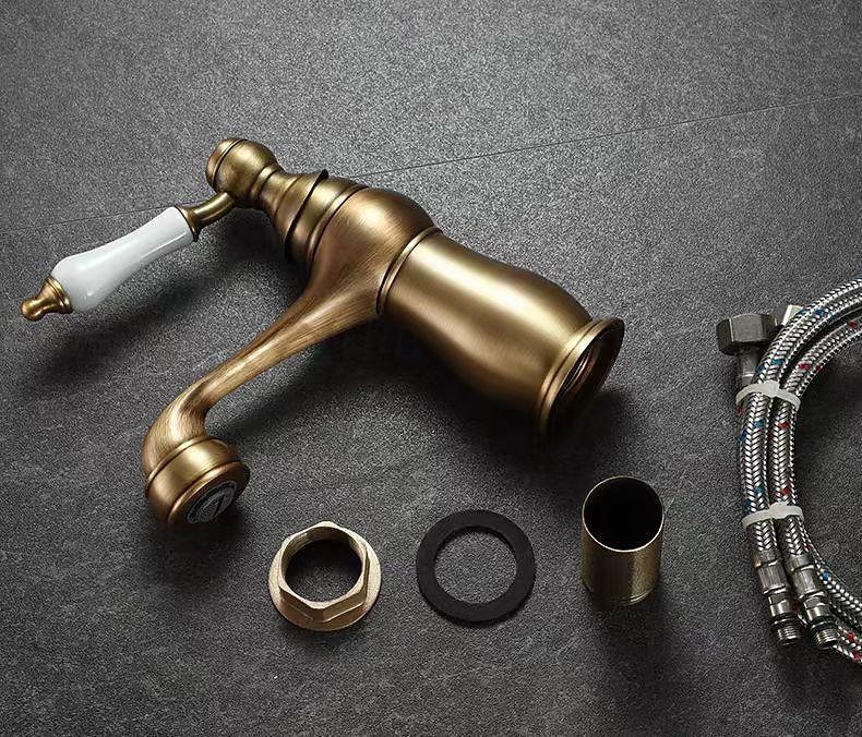 2026年 バスルームのシンクの蛇口 - 滝状吐水タイプ 電気メッキ センターセット シングルハンドルつの穴Bath Taps  コレクション – $178.99 –P2