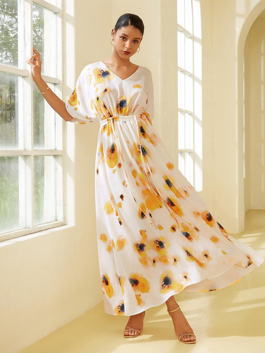 robe longue ample en satin à imprimé fleuri de 2025 ? $135.99 –P1