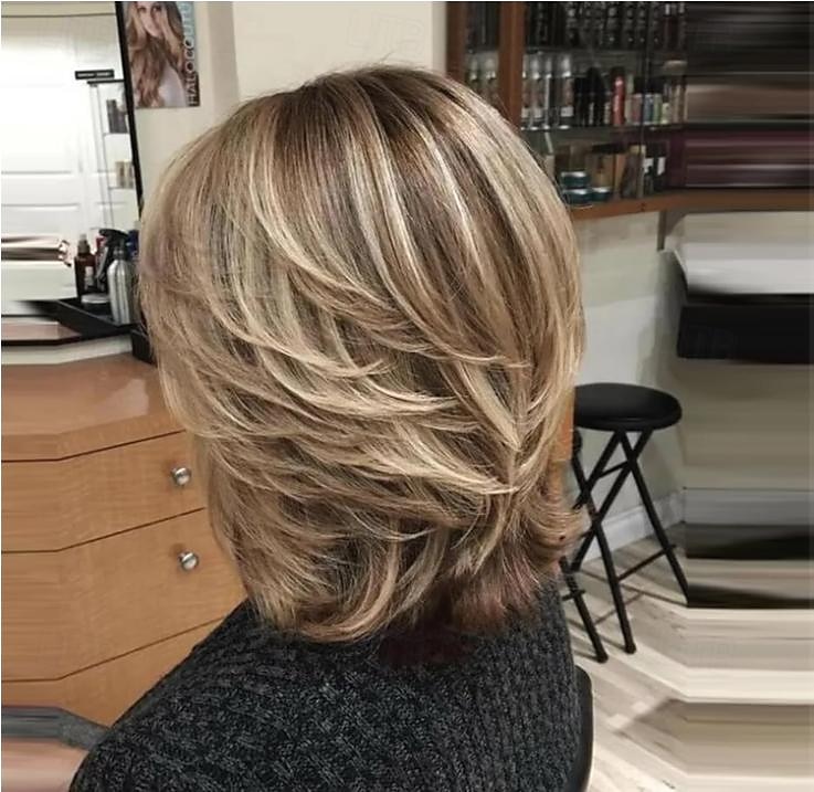 parrucche ondulate a strati con tende per le donne divieti per le donne corti biondo platino con riflessi parrucca riccia caschetto candeggina parrucca bionda ondulata con frangetta parrucca sintetica del 2025 a $18.49 –P8