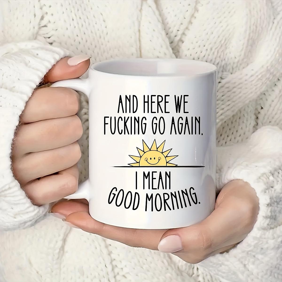 1pc en daar gaan we weer grappige koffiemok - grote keramische beker voor thee- en koffiedrinkers - dubbelzijdig ontwerp - perfect cadeau voor vrienden en interieur 2025 - $15.49 –P1