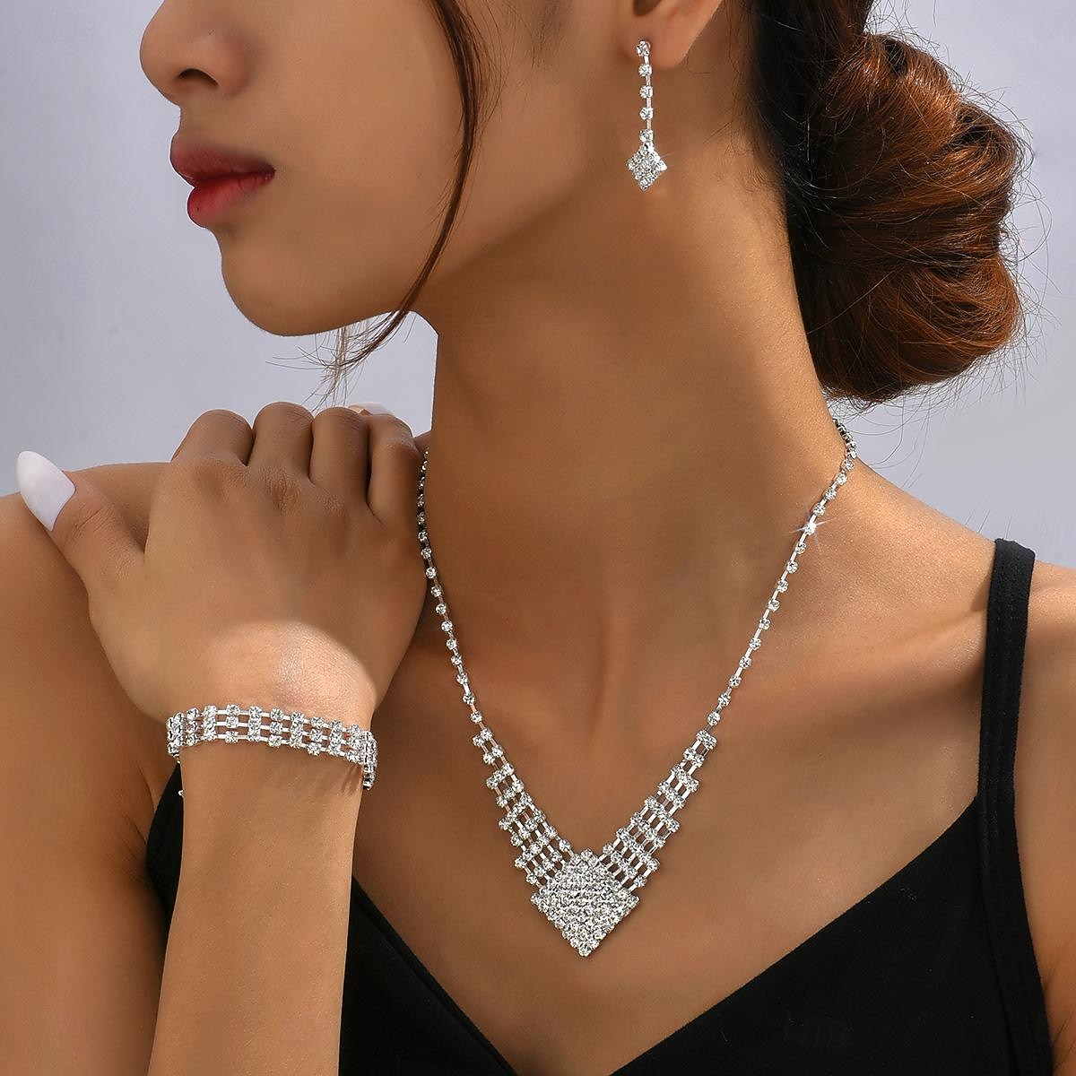 Conjunto de joyas de diamantes de imitación de lujo: collar, pulsera y pendientes colgantes de cristal plateado brillante para mujer. 2026 - $11.99 –P1