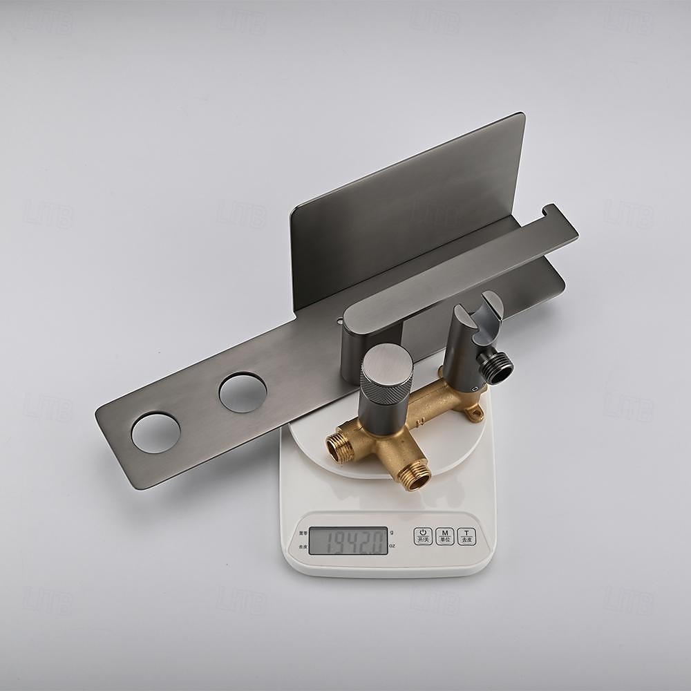 spruzzatore per bidet oro spazzolato valvola in ottone a pulsante nascosto con ripiano porta carta spruzzatore in plastica tubo in pvc grigio del 2025 a $286.73 –P11