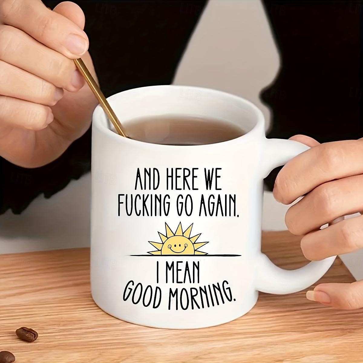 1pc en daar gaan we weer grappige koffiemok - grote keramische beker voor thee- en koffiedrinkers - dubbelzijdig ontwerp - perfect cadeau voor vrienden en interieur 2025 - $15.49 –P2