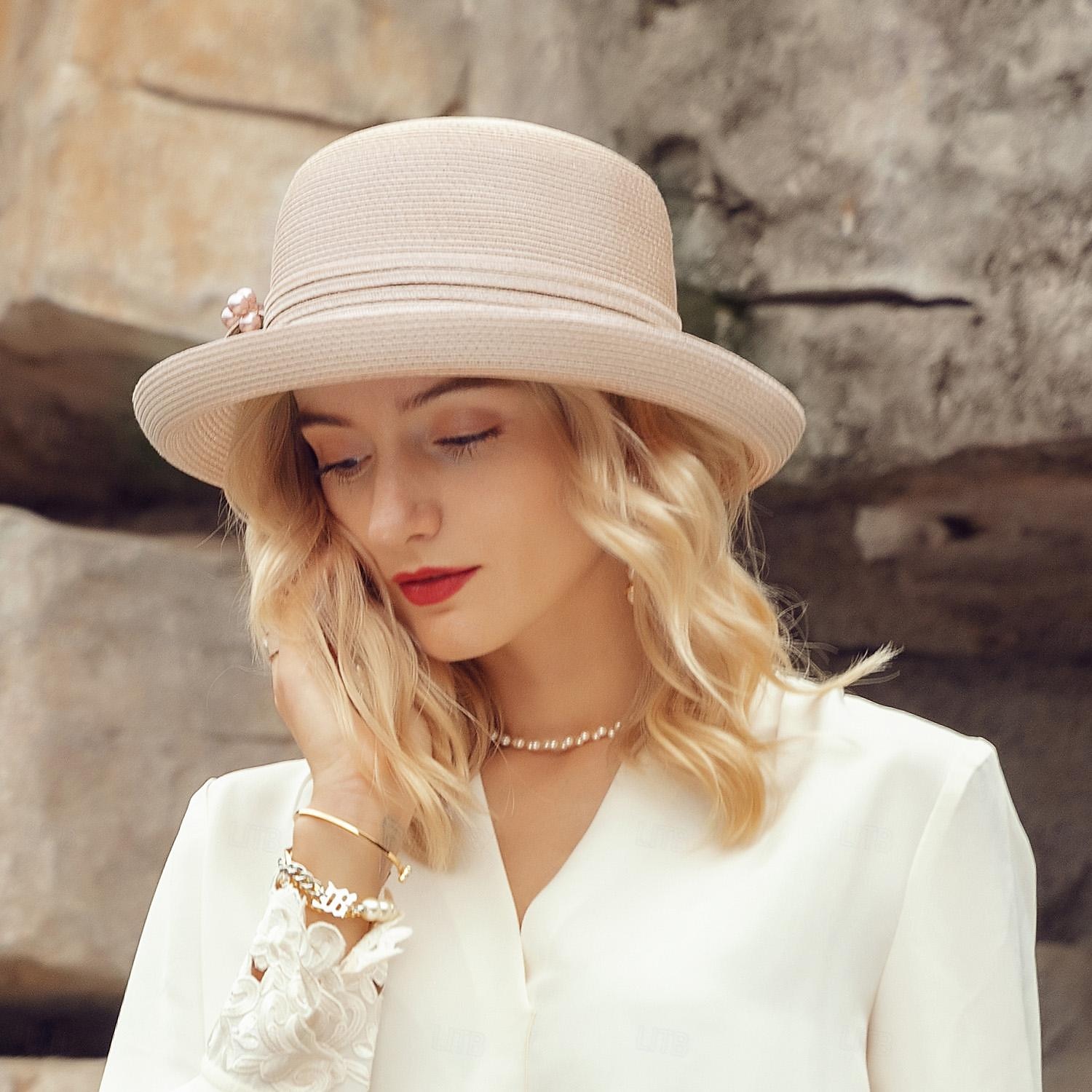 Chapeaux Fibre Chapeau Melon / Cloche Chapeau de seau Capeline Casual Plage Elégant Mariage Avec Perle fausse Fantaisie Casque Couvre-chef de 2025 ? $41.99 –P4