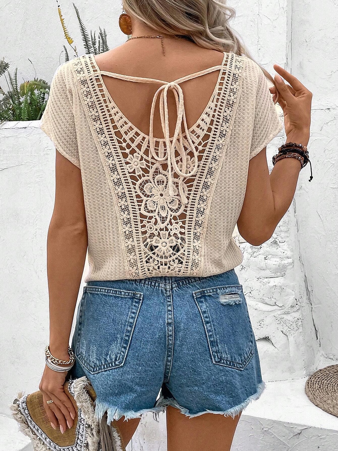 Wohnende weiße elegante Spitzenoberteile Augenbluse schicke Oberteile Bohemia lässige Kurzarm V-Ausschnitt Spitze romantische kleine Oberteile Sommerferienbekleidung weiß Sommer 2025 - $10.99 –P1