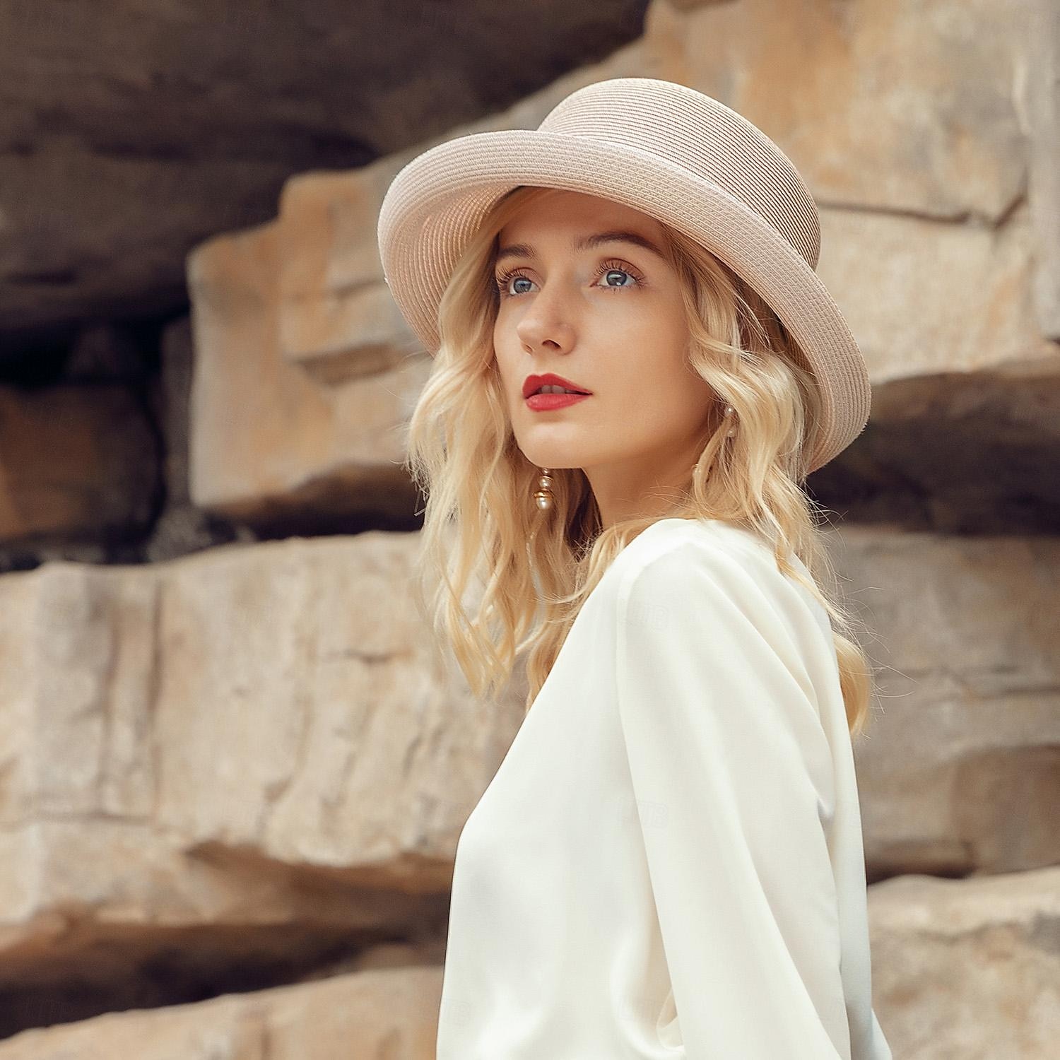 Chapeaux Fibre Chapeau Melon / Cloche Chapeau de seau Capeline Casual Plage Elégant Mariage Avec Perle fausse Fantaisie Casque Couvre-chef de 2025 ? $41.99 –P2