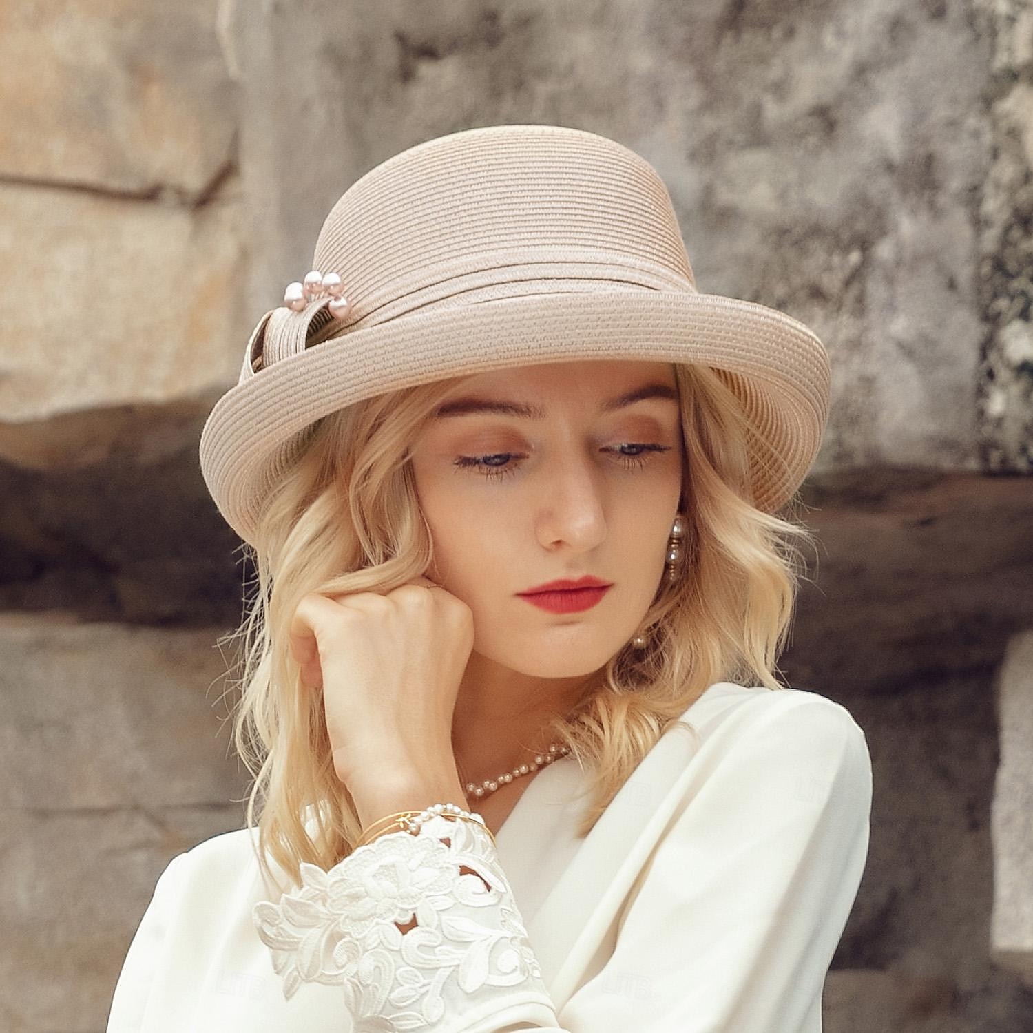 Chapeaux Fibre Chapeau Melon / Cloche Chapeau de seau Capeline Casual Plage Elégant Mariage Avec Perle fausse Fantaisie Casque Couvre-chef de 2025 ? $41.99 –P1