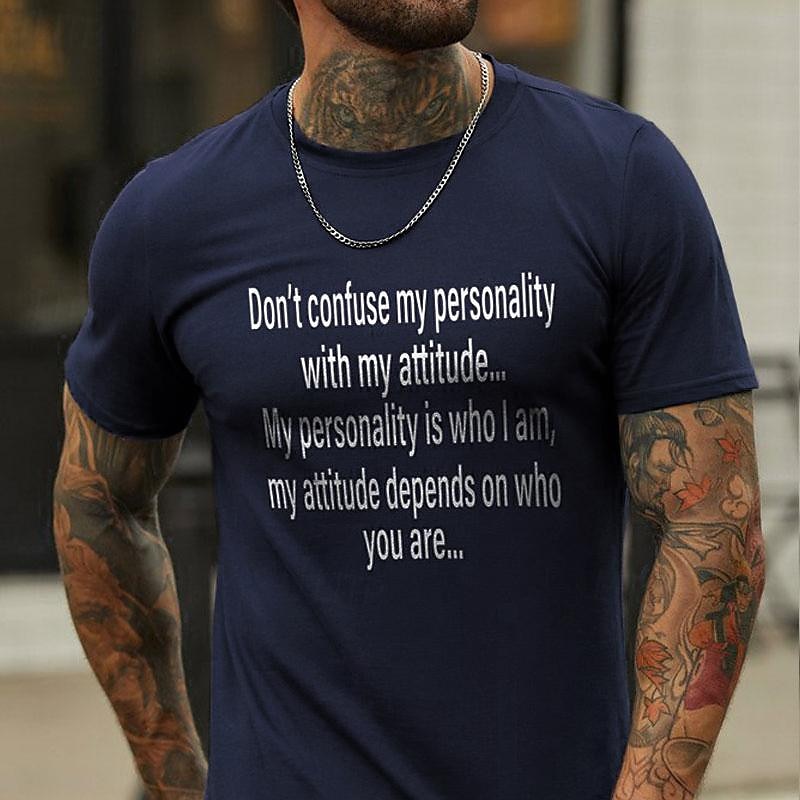 Mannen's Grafische Tee Korte Mouw - 'Persoonlijkheid vs. Attitude' Statement Top 2025 - $15.99 –P1