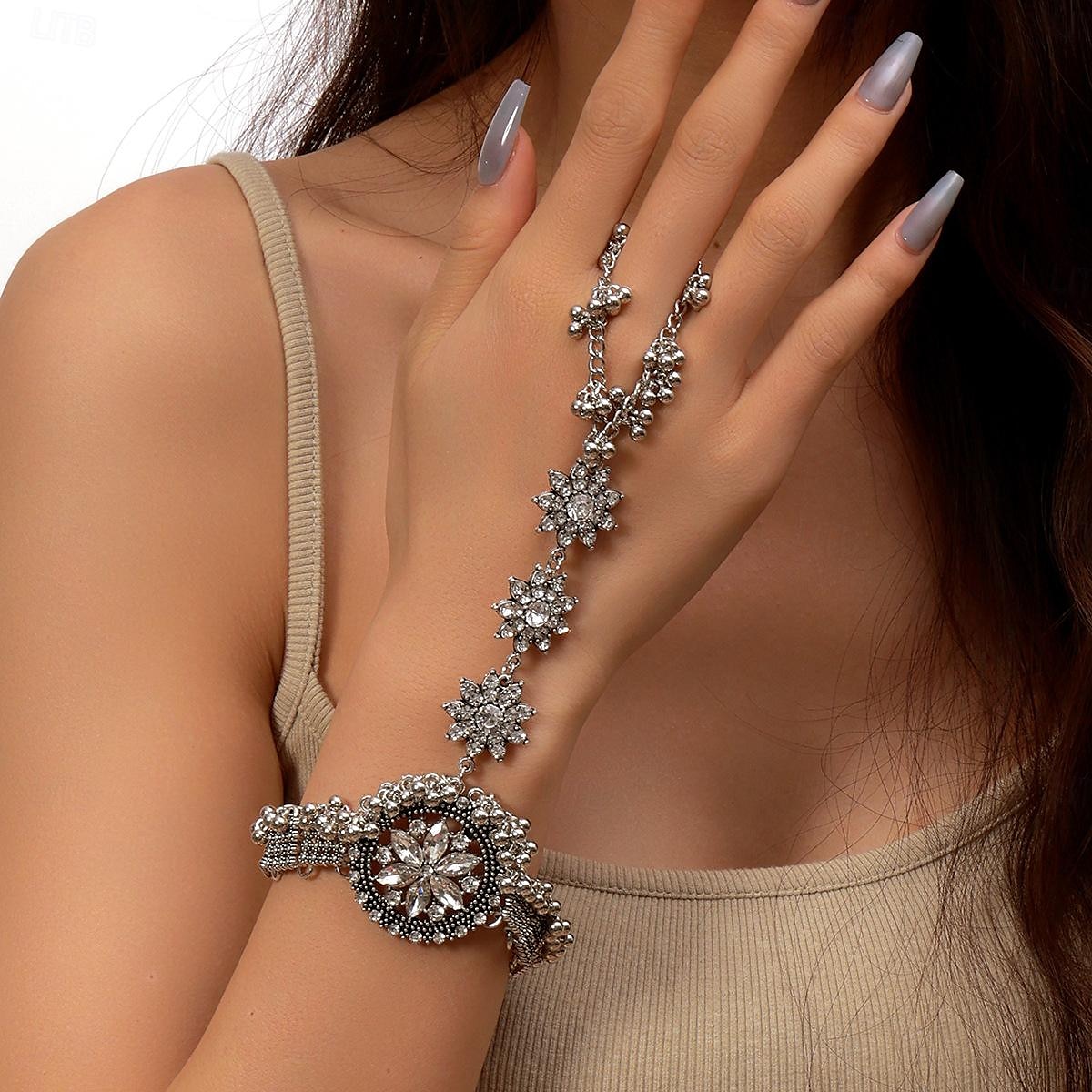 Bracelet vintage Femme Fantaisie Mode Diamant Elégant Le style mignon Victoriens Bracelet Bijoux Argent Rouge Bleu Roi pour Cadeau Rendez-vous Anniversaire Plage de 2025 ? $11.99 –P3