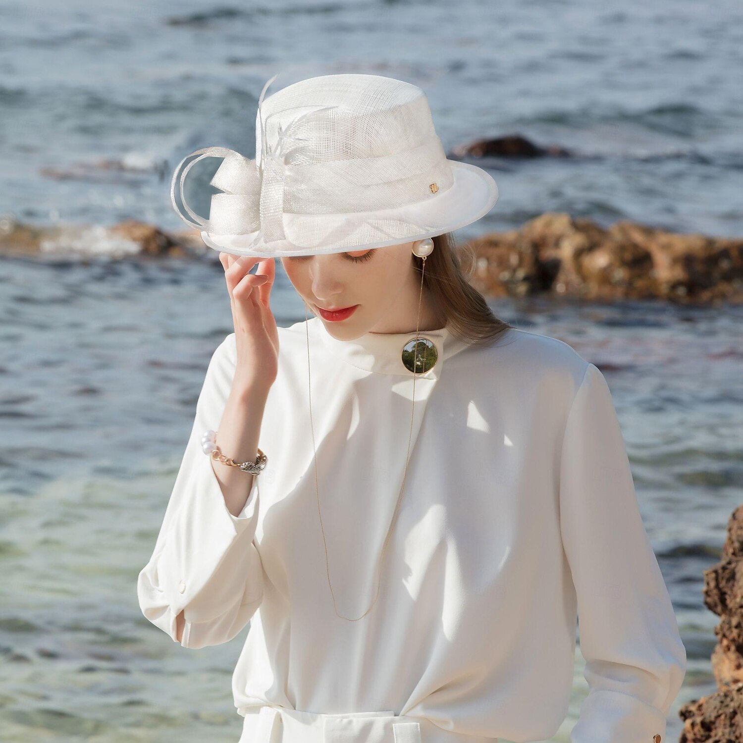 Fascinators Lino Pluma Sombrero para el sol Sombrero Sinamay Boda Casual Copa Melbourne cóctel Astcot real Elegante Británico Con Celada Sombreros 2025 - $76.99 –P9