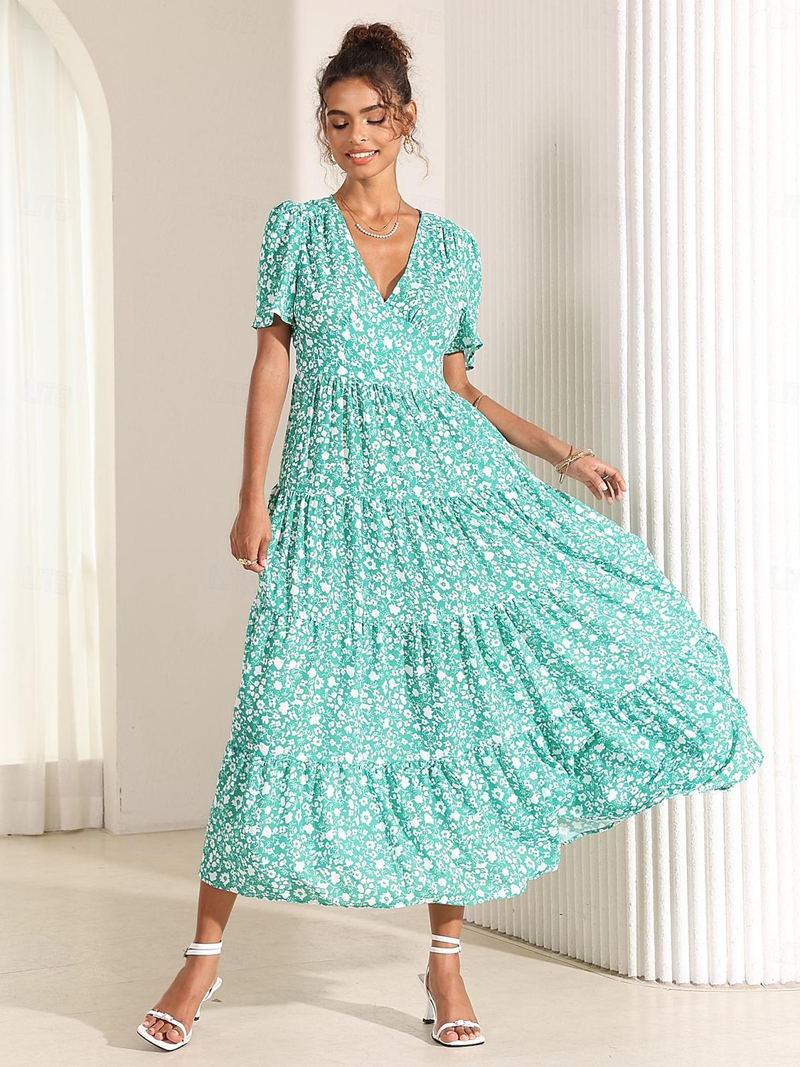 robe mi-longue pour femme à manches courtes col en V imprimé floral style bohème vêtements de plage confortables pour vacances bleu blanc été printemps vêtements de 2025 ? $39.99 –P10