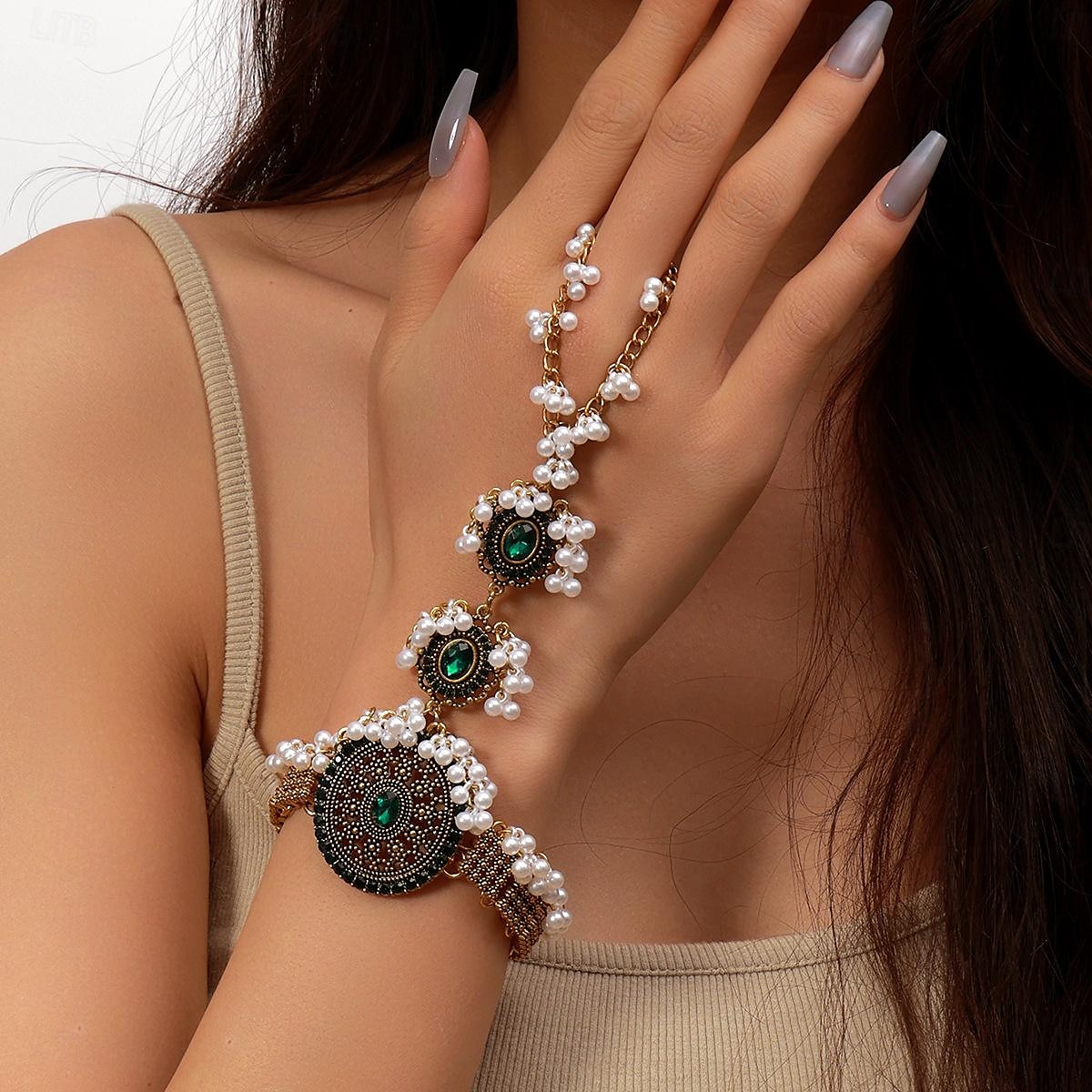 Bracelet vintage Femme Fantaisie Mode Diamant Elégant Le style mignon Victoriens Bracelet Bijoux Argent Rouge Bleu Roi pour Cadeau Rendez-vous Anniversaire Plage de 2025 ? $11.99 –P4