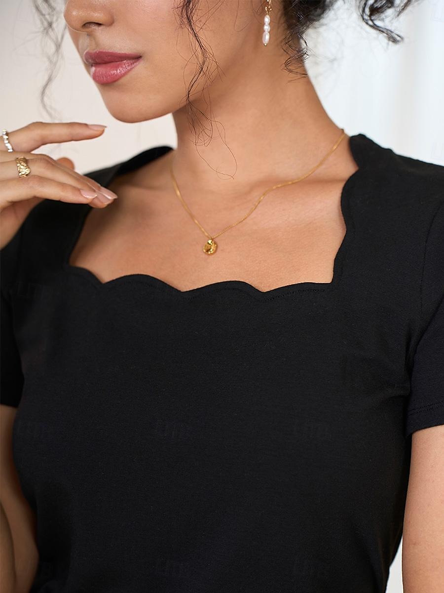 T-shirt à encolure festonnée pour femme, manches courtes, couleur unie, coupe slim, extensible, décontracté, mode, noir de 2025 ? $27.99 –P7