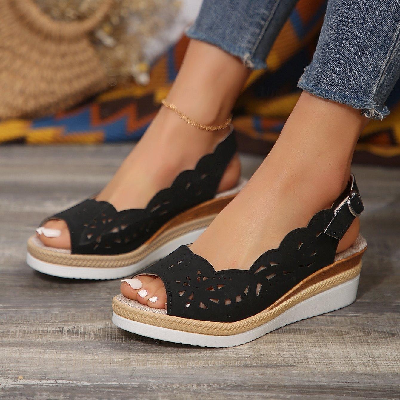 Sandales compensées découpées pour femmes – Chaussures d'été confortables à bride arrière et bout ouvert avec bords festonnés pour une tenue décontractée, les journées à la plage et les voyages de 2025 ? $26.99 –P3