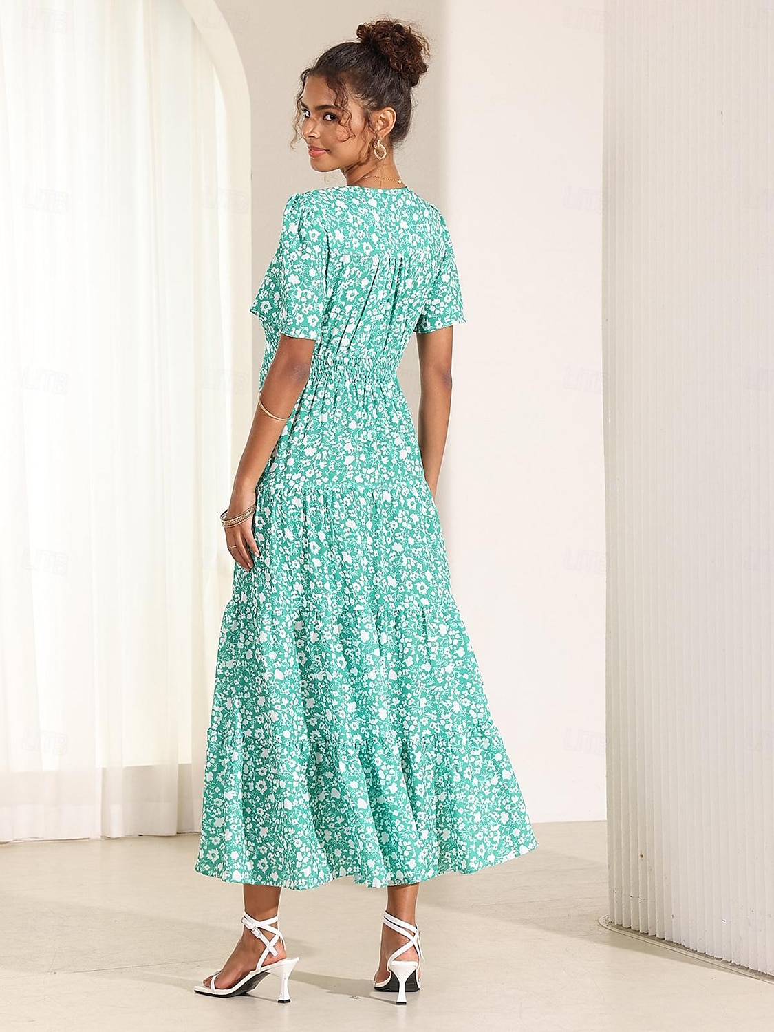 robe mi-longue pour femme à manches courtes col en V imprimé floral style bohème vêtements de plage confortables pour vacances bleu blanc été printemps vêtements de 2025 ? $39.99 –P12