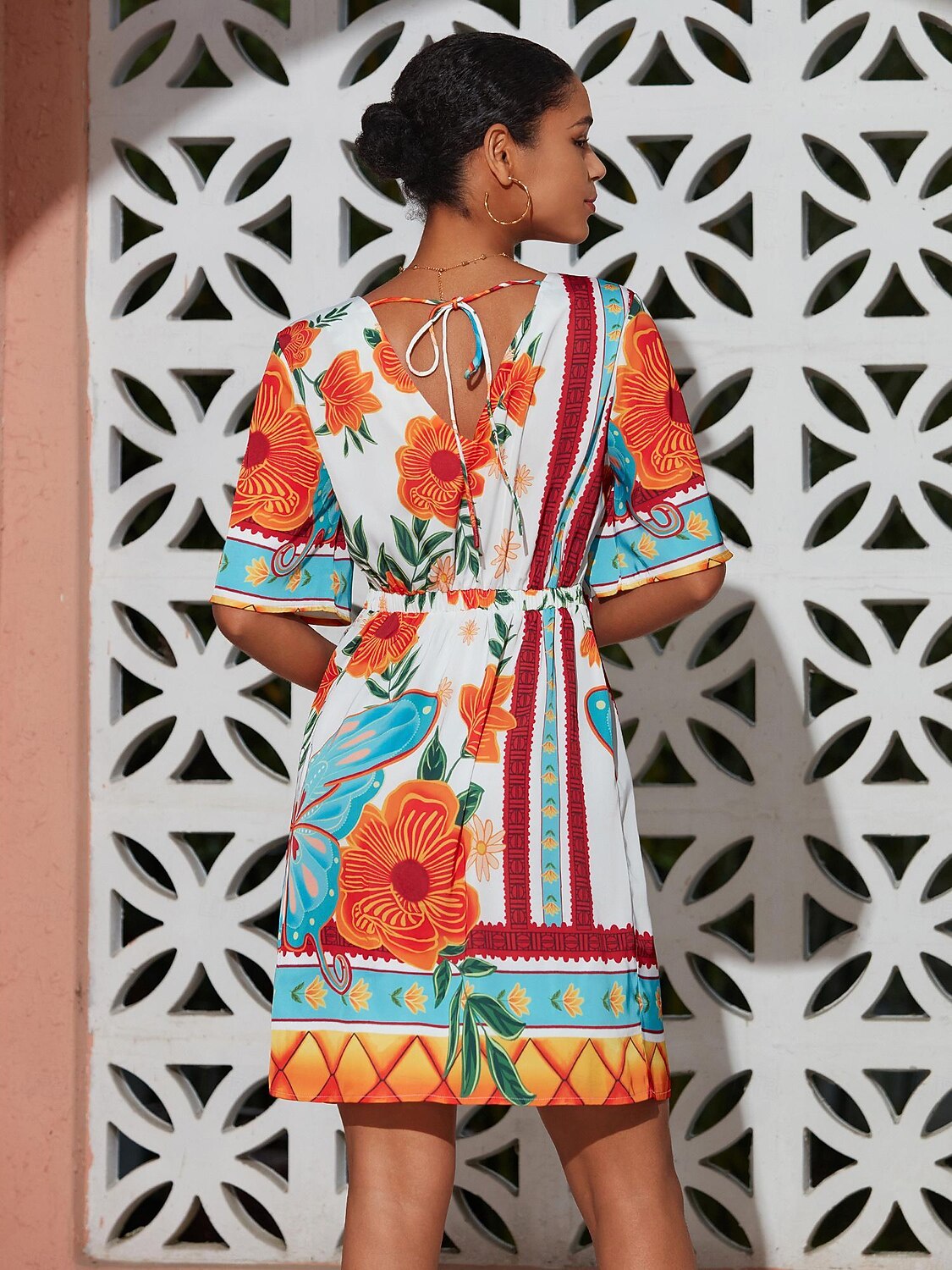mini abito da donna con stampa floreale, scollo a V, manica corta, vestito estivo con motivo floreale arancione, casual, abbigliamento da spiaggia, stile elegante del 2025 a $64.99 –P4