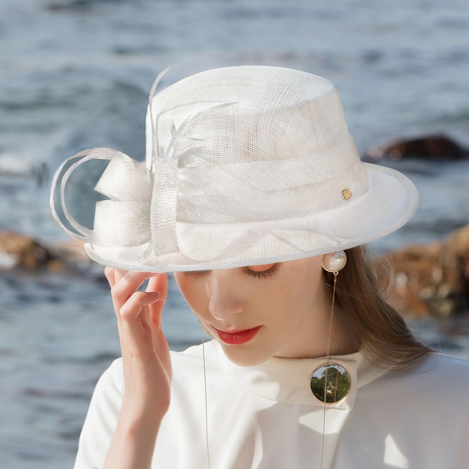 Fascinators Lino Pluma Sombrero para el sol Sombrero Sinamay Boda Casual Copa Melbourne cóctel Astcot real Elegante Británico Con Celada Sombreros 2025 - $76.99 –P8