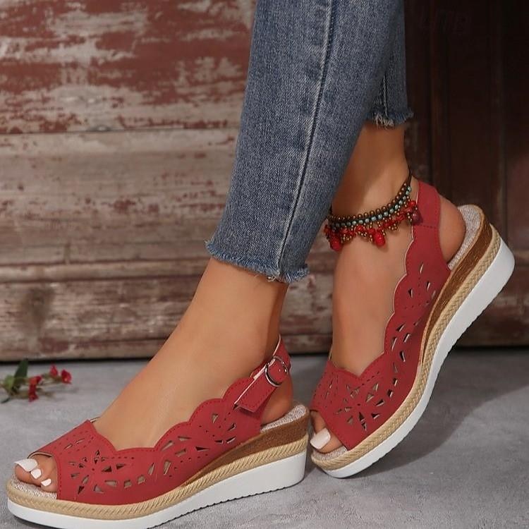 Sandales compensées découpées pour femmes – Chaussures d'été confortables à bride arrière et bout ouvert avec bords festonnés pour une tenue décontractée, les journées à la plage et les voyages de 2025 ? $26.99 –P8