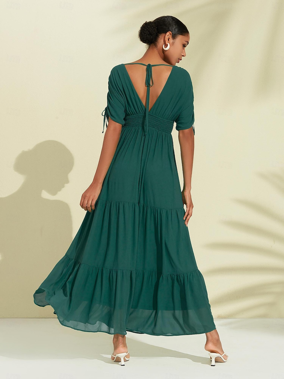 maxi abito grembiule da donna in chiffon verde con scollo a V e allacciatura sul retro del 2025 a $77.99 –P4