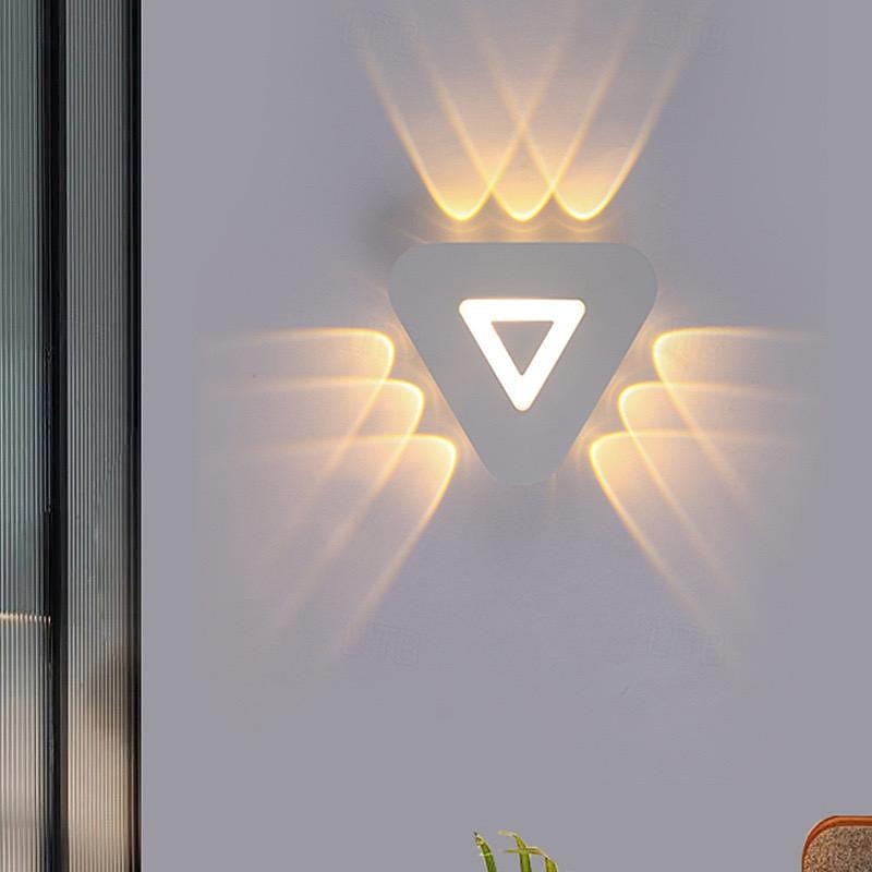 appliques murales extérieures à LED blanc chaud 20 cm 9 têtes contractées triangle moderne personnalité d'éclairage à trois côtés métal moderne adapté au mur de fond dans l'escalier de magasin de 2025 ? $58.99 –P7